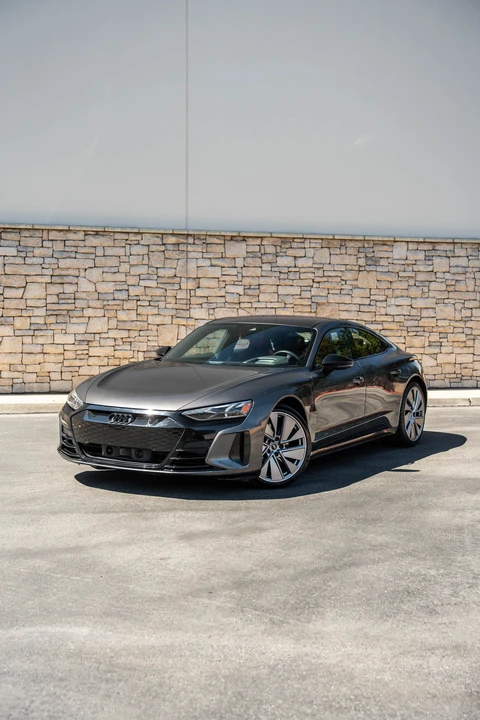2022 Audi e-tron GT - Image 4 of 31