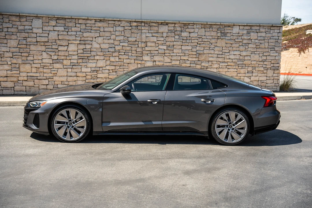 2022 Audi e-tron GT - Image 10 of 31