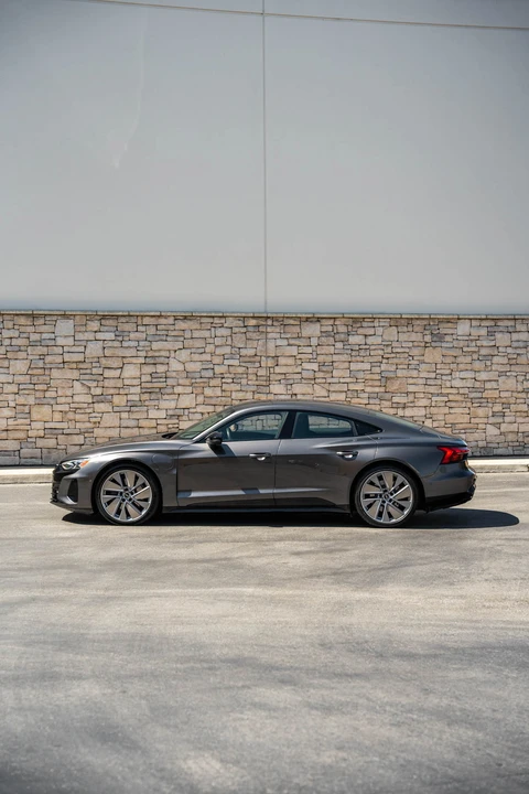 2022 Audi e-tron GT - Image 11 of 31