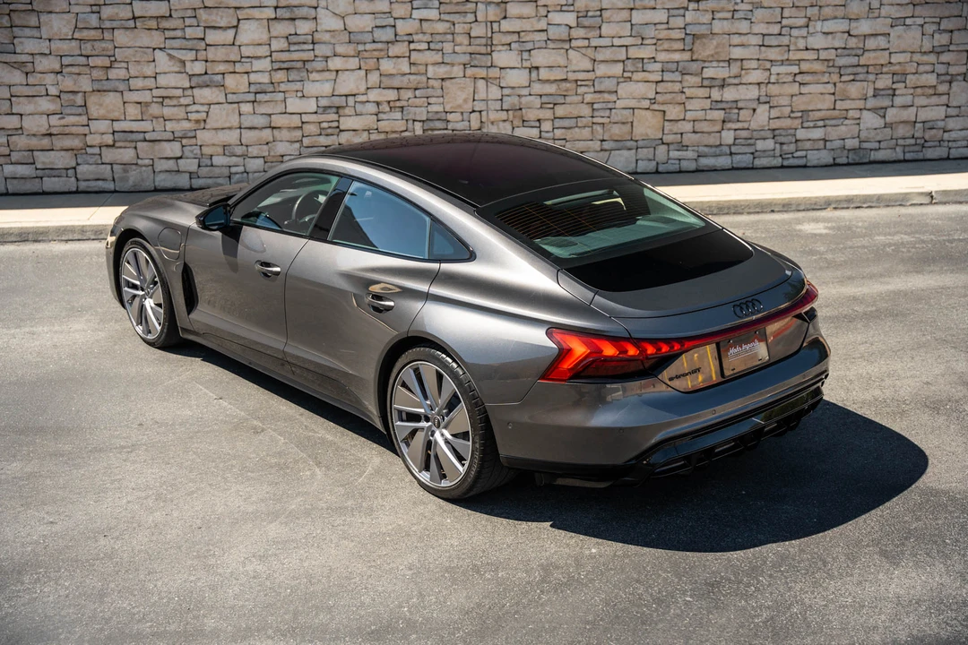2022 Audi e-tron GT - Image 15 of 31