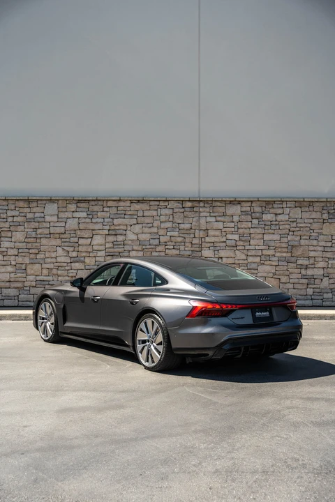 2022 Audi e-tron GT - Image 14 of 31