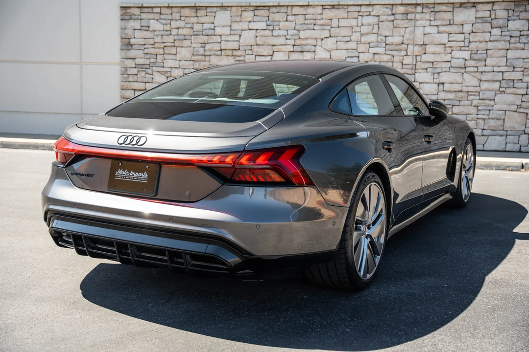 2022 Audi e-tron GT - Image 22 of 31