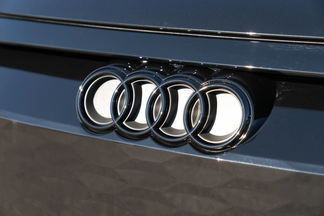 2022 Audi e-tron GT - Image 12 of 31