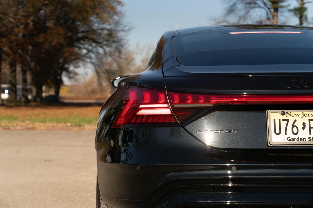2022 Audi e-tron GT - Image 28 of 31
