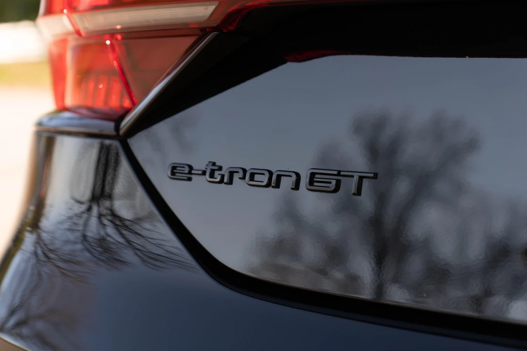 2022 Audi e-tron GT - Image 29 of 31