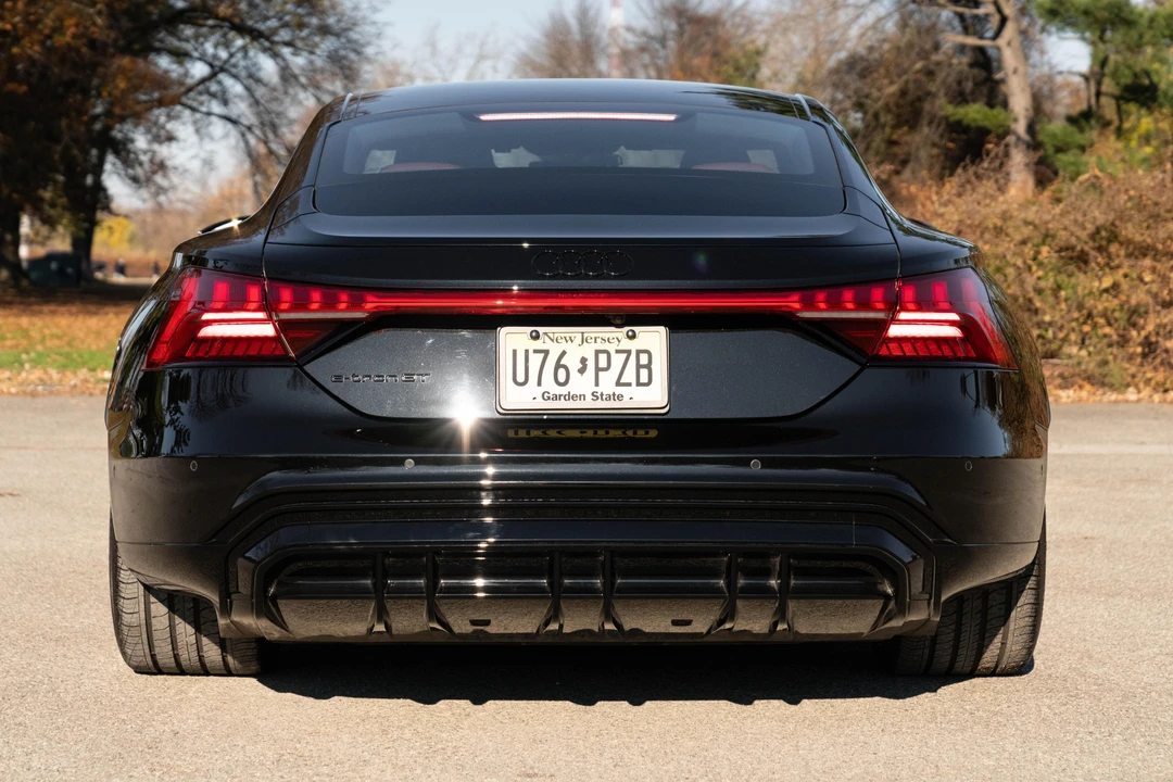 2022 Audi e-tron GT - Image 5 of 31