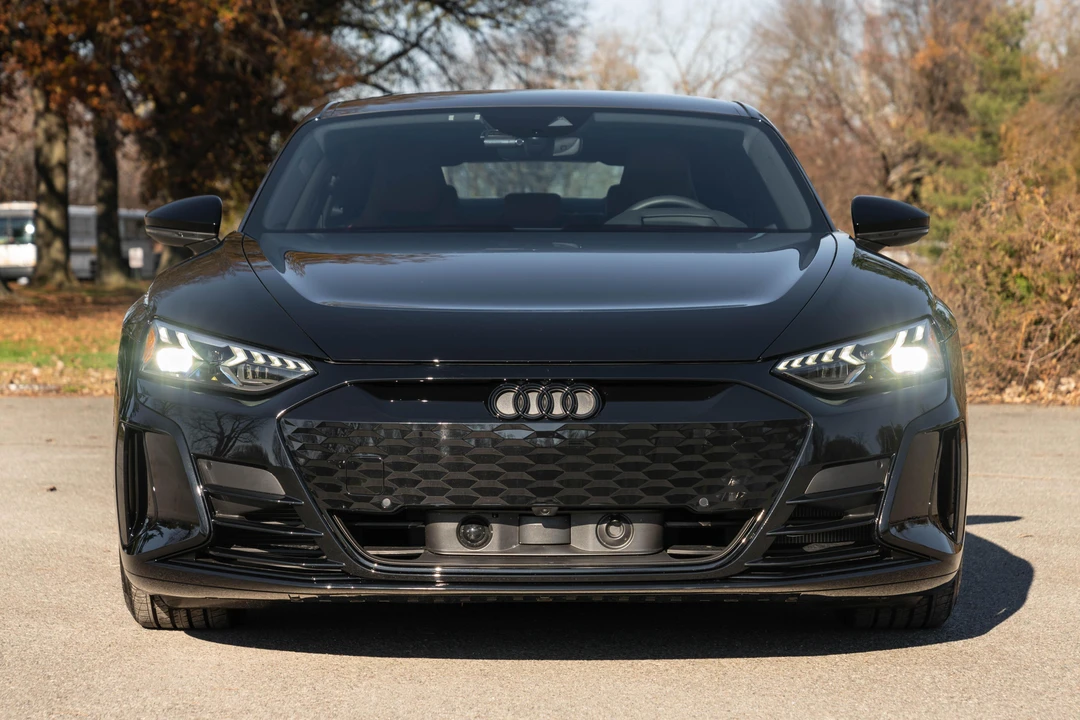 2022 Audi e-tron GT - Image 2 of 31