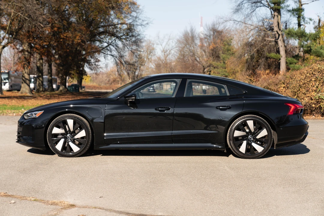 2022 Audi e-tron GT - Image 3 of 31