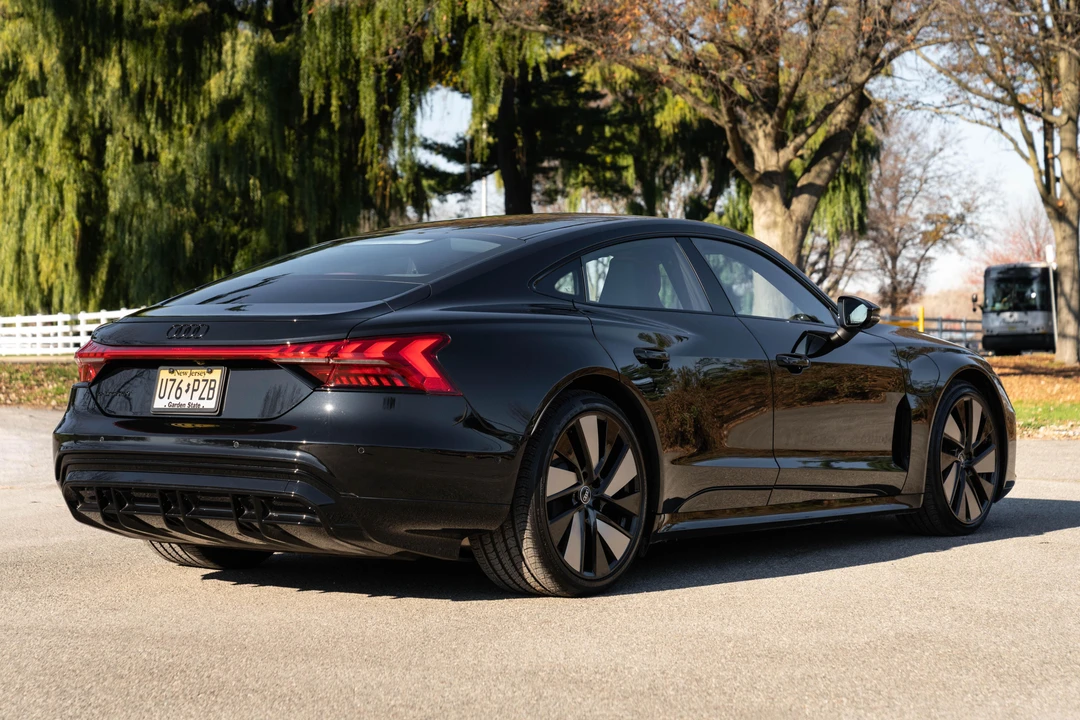 2022 Audi e-tron GT - Image 4 of 31