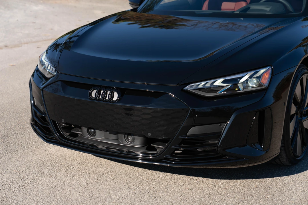 2022 Audi e-tron GT - Image 18 of 31