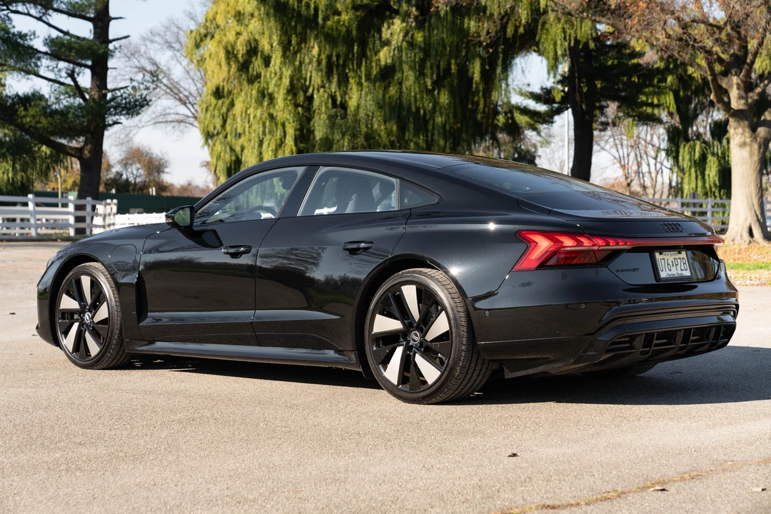 2022 Audi e-tron GT - Image 8 of 31