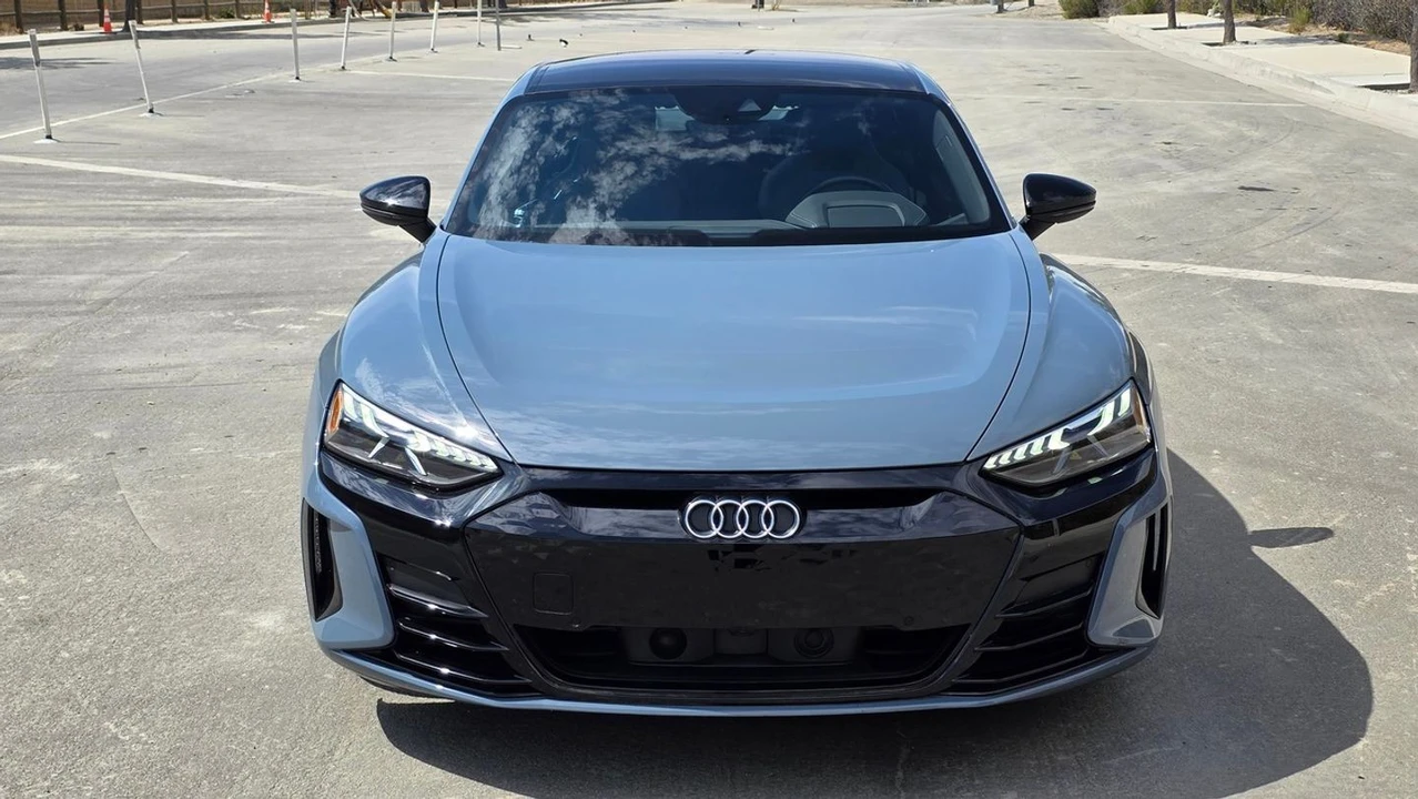 2022 Audi e-tron GT - Image 11 of 12