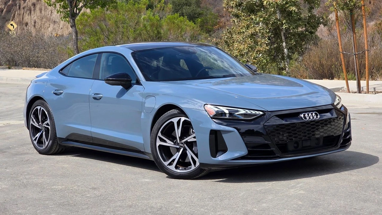 2022 Audi e-tron GT - Image 6 of 12