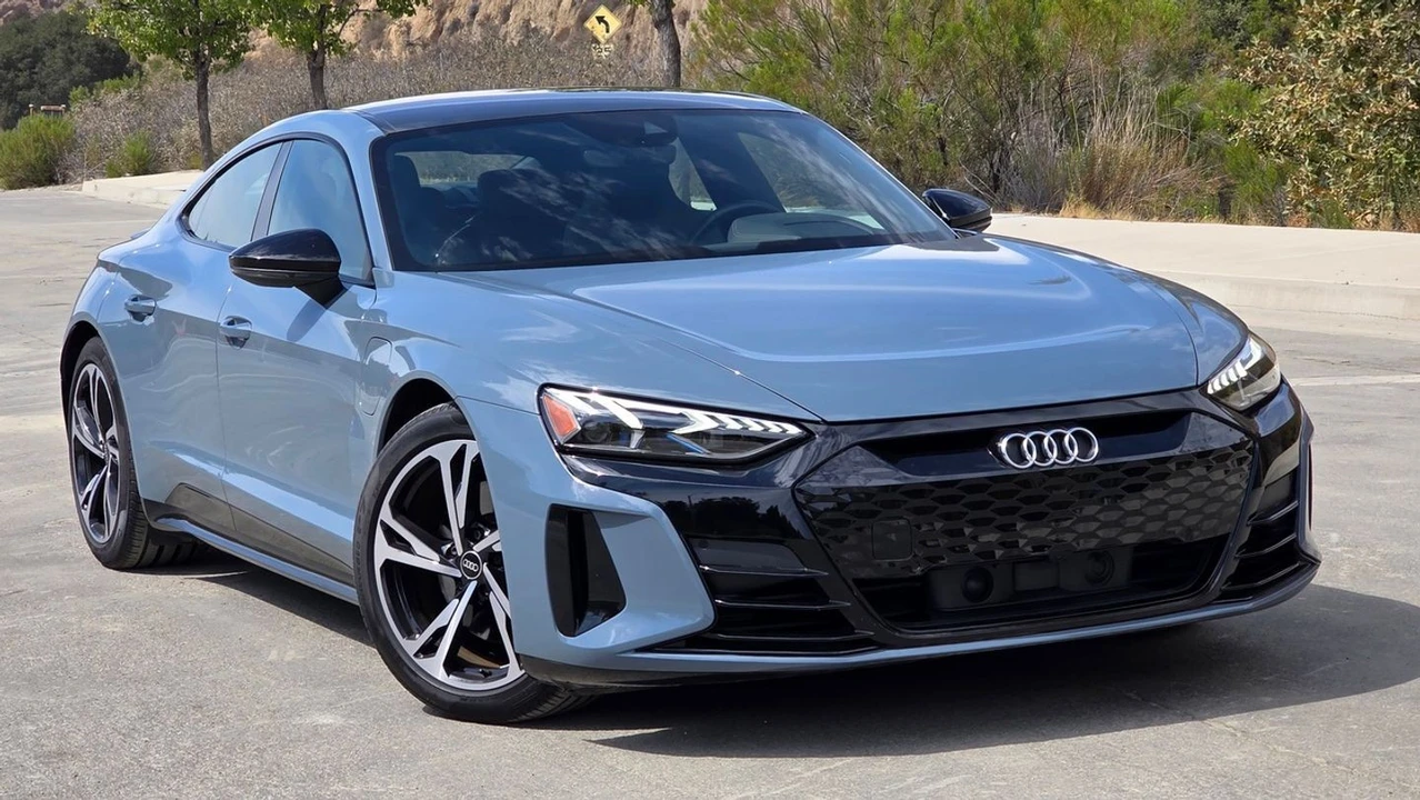 2022 Audi e-tron GT - Image 4 of 12