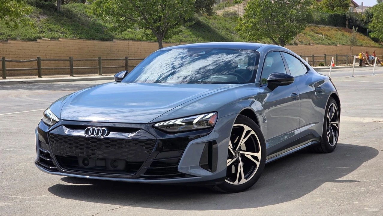 2022 Audi e-tron GT - Image 5 of 12