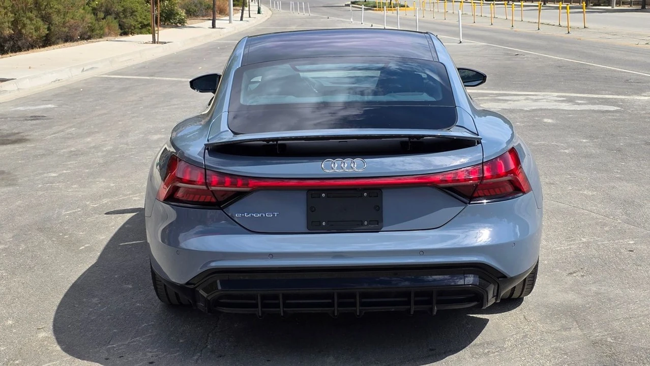 2022 Audi e-tron GT - Image 12 of 12