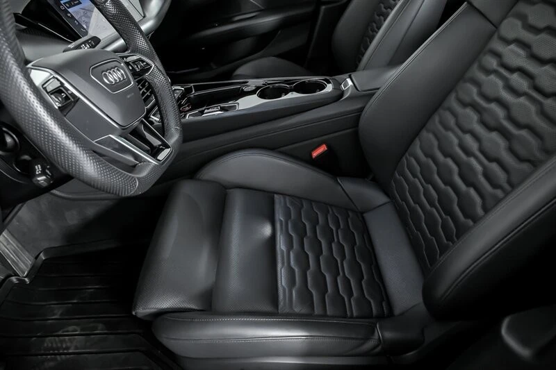 2022 Audi e-tron GT - Image 21 of 21