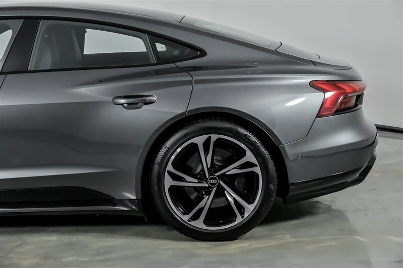 2022 Audi e-tron GT - Image 9 of 12