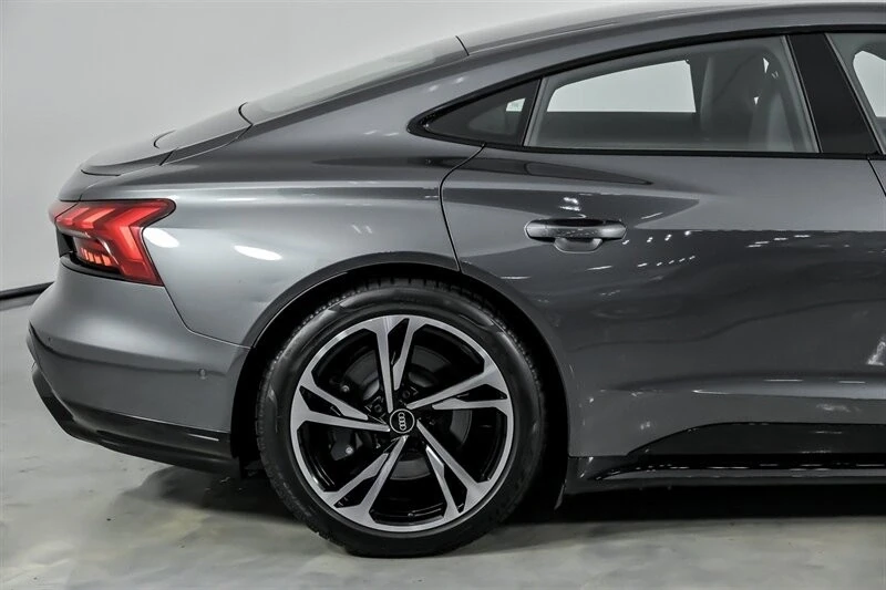 2022 Audi e-tron GT - Image 13 of 21
