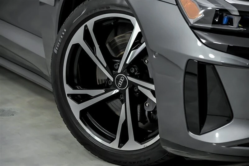 2022 Audi e-tron GT - Image 4 of 12