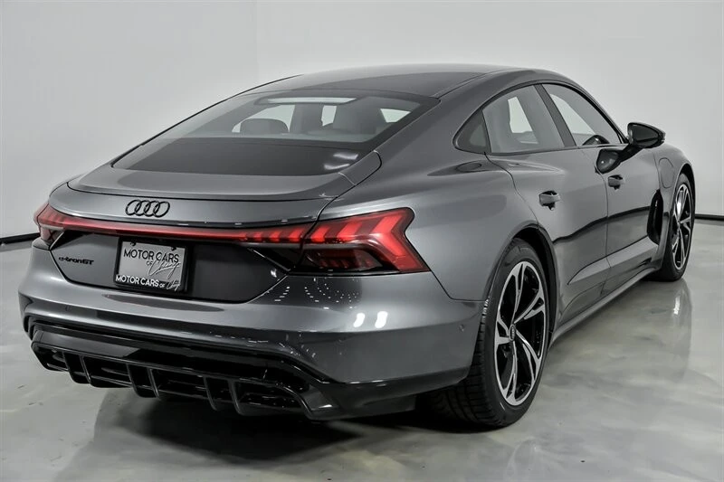 2022 Audi e-tron GT - Image 12 of 21