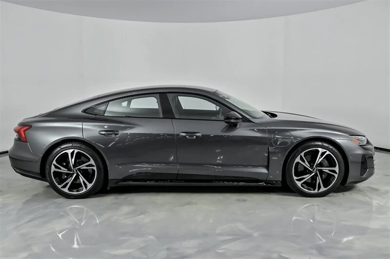 2022 Audi e-tron GT - Image 14 of 21