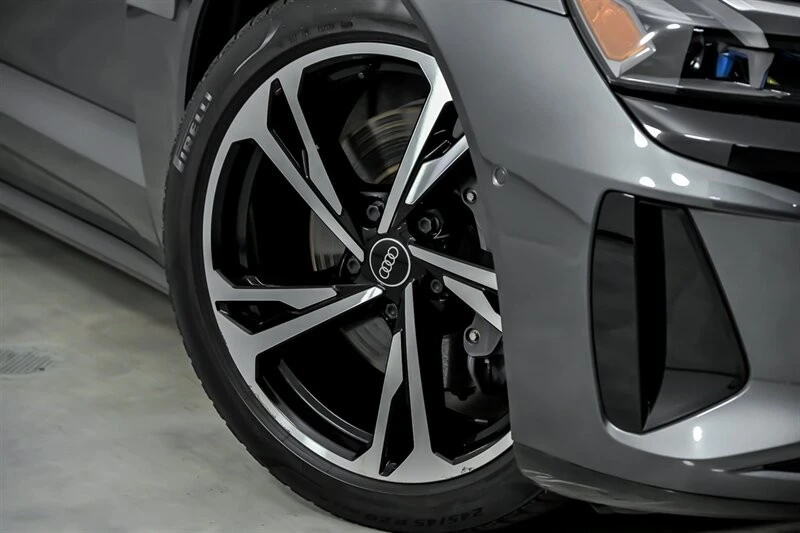 2022 Audi e-tron GT - Image 4 of 21