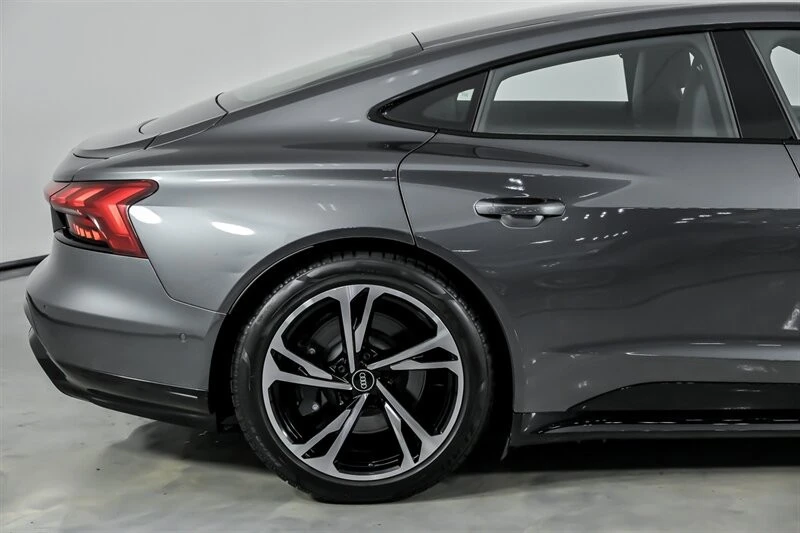 2022 Audi e-tron GT - Image 13 of 21