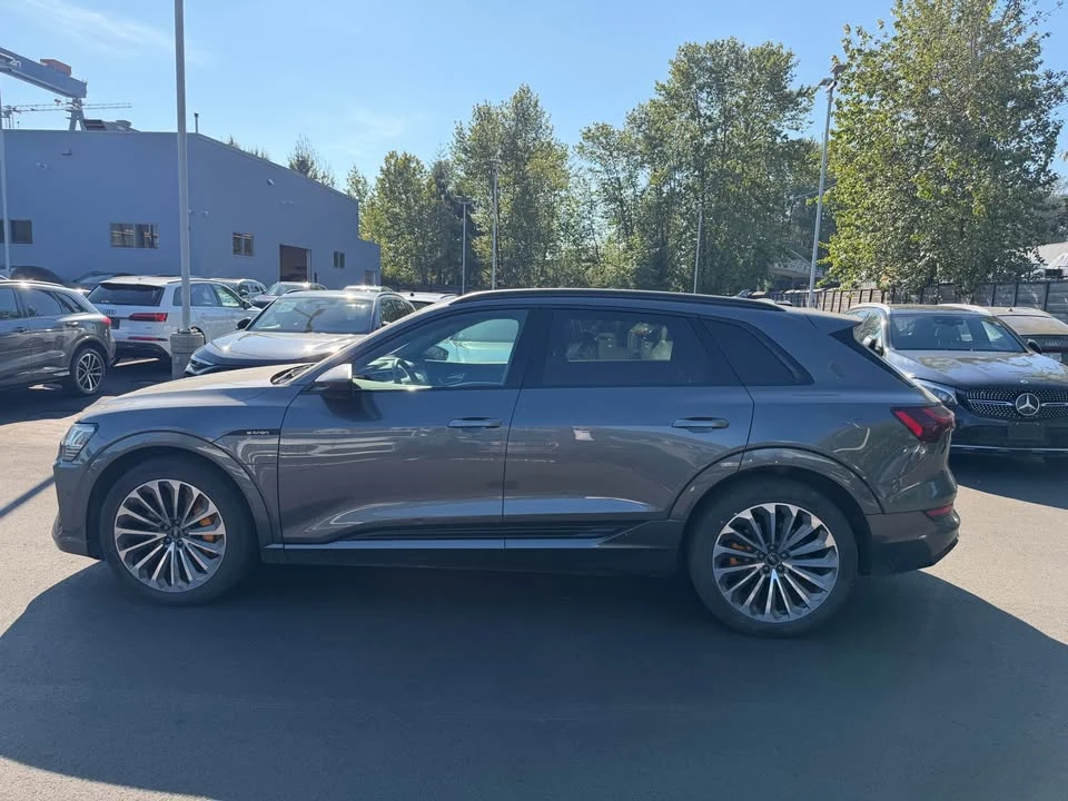 2022 Audi e-tron - Image 7 of 10