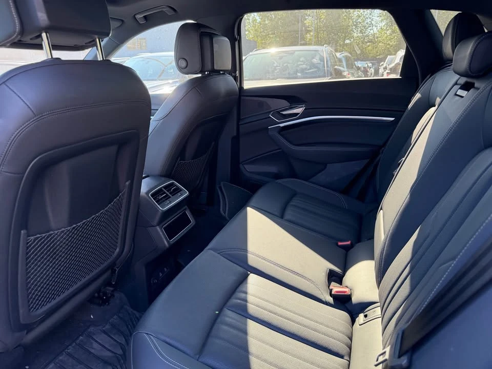 2022 Audi e-tron - Image 8 of 10