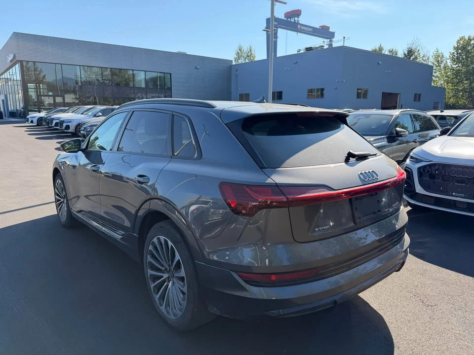 2022 Audi e-tron - Image 6 of 10