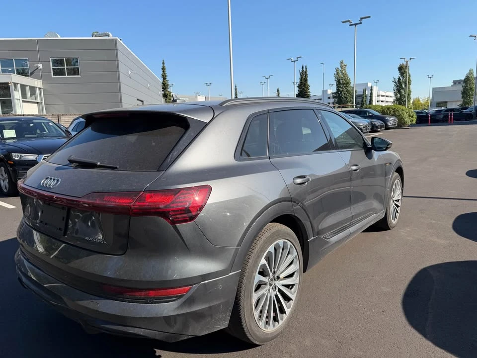 2022 Audi e-tron - Image 4 of 10
