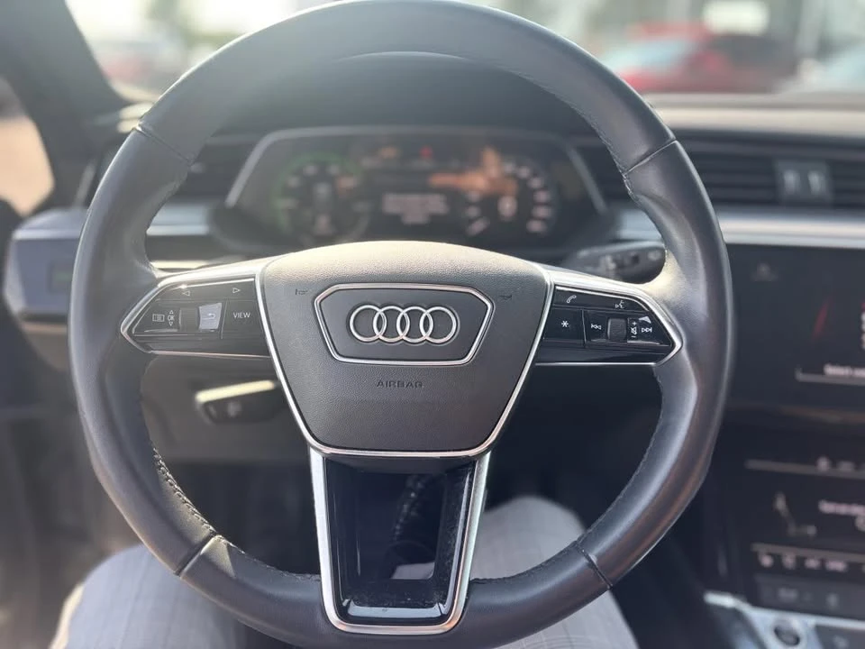 2022 Audi e-tron - Image 6 of 11