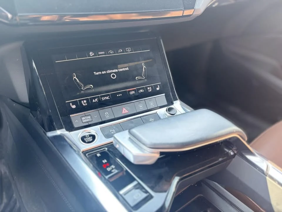 2022 Audi e-tron - Image 7 of 11