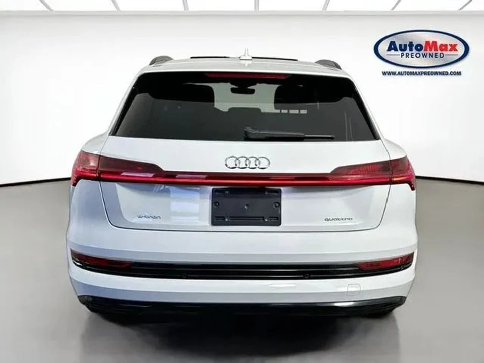 2022 Audi e-tron - Image 8 of 20