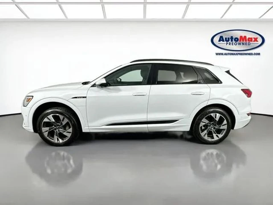 2022 Audi e-tron - Image 9 of 20