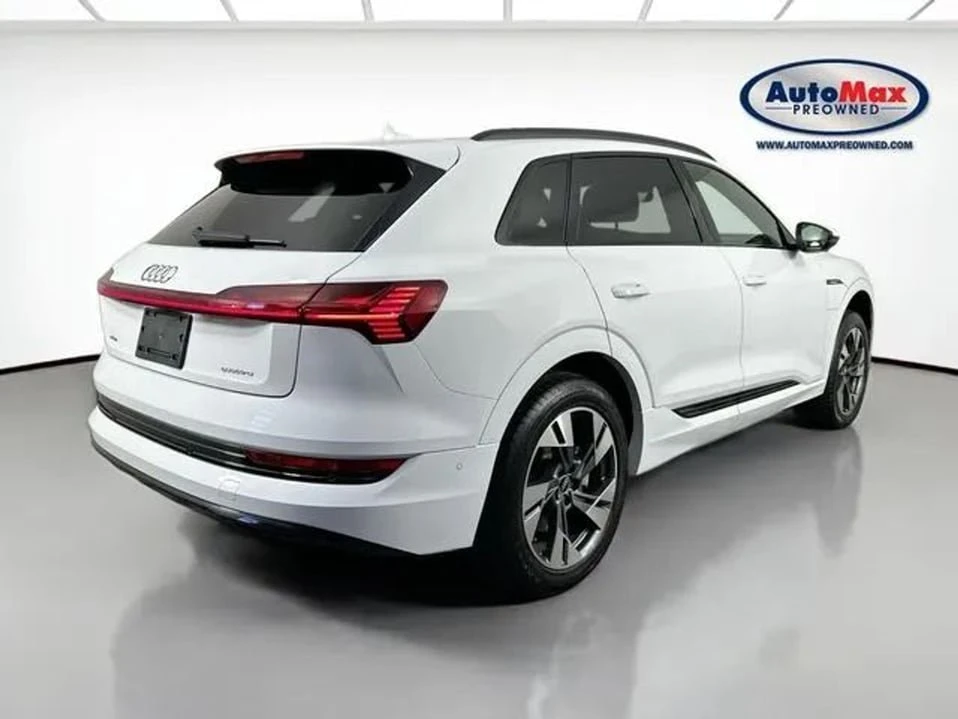 2022 Audi e-tron - Image 2 of 20