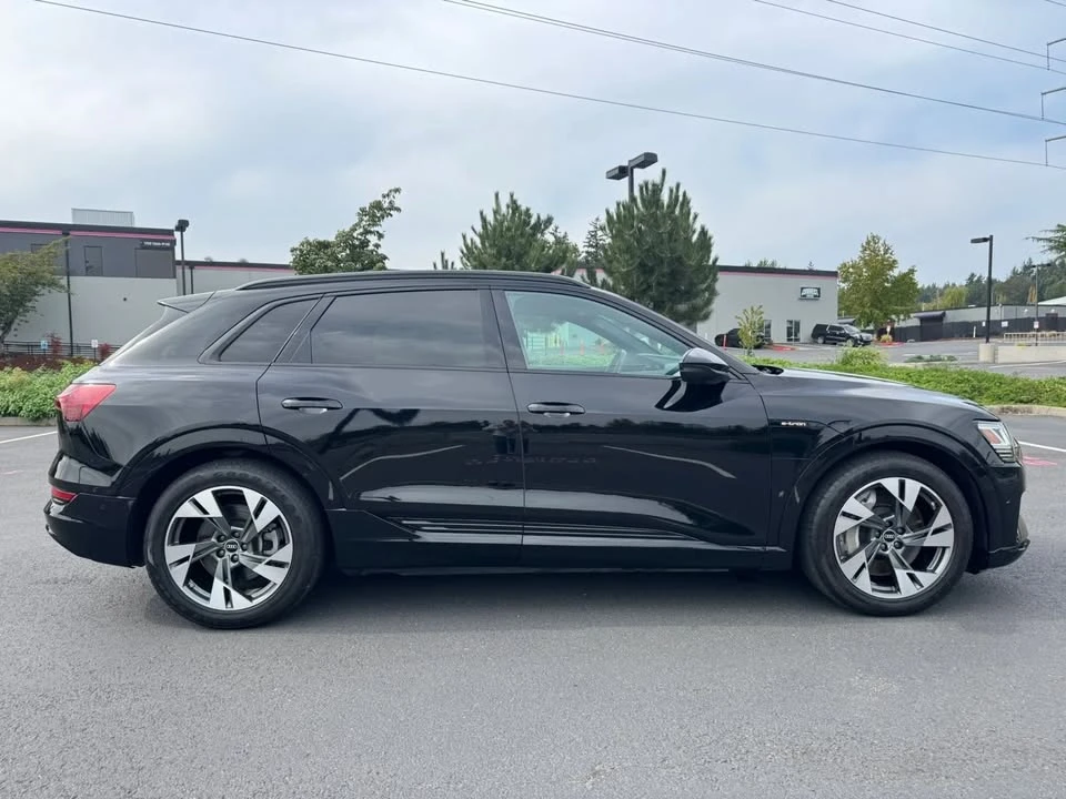 2022 Audi e-tron - Image 12 of 20