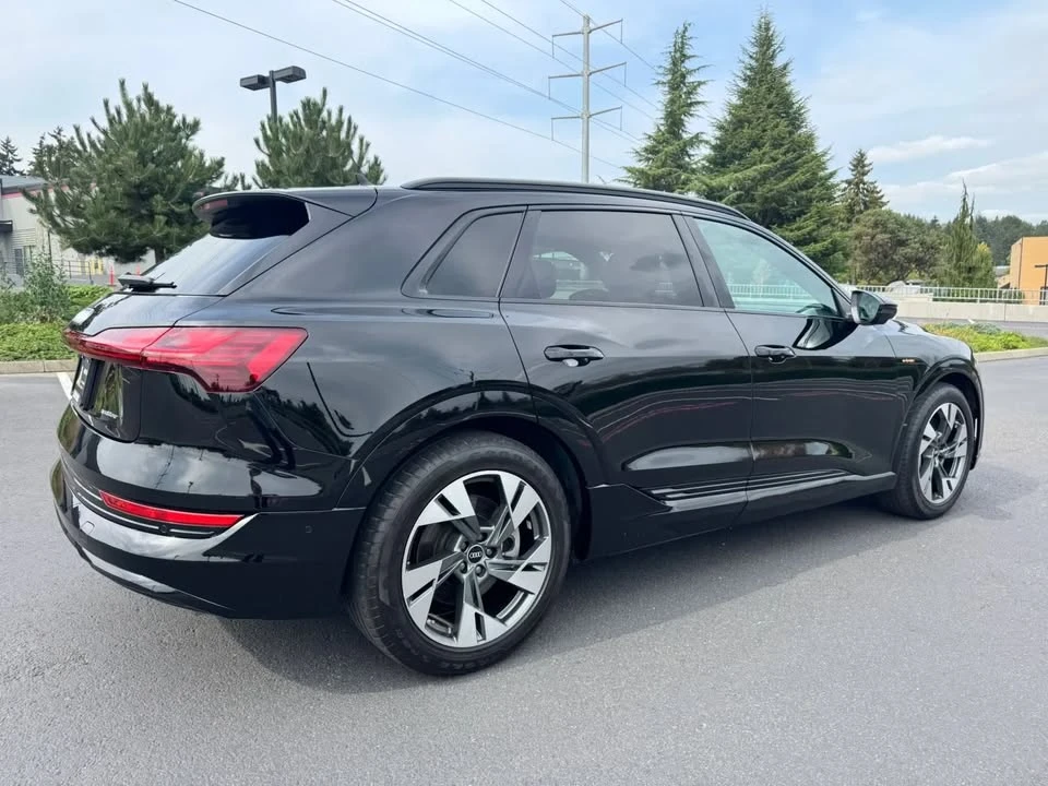 2022 Audi e-tron - Image 11 of 20