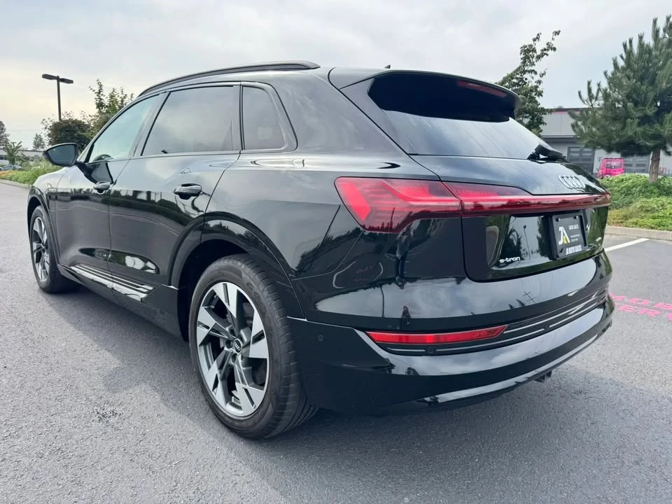 2022 Audi e-tron - Image 8 of 20