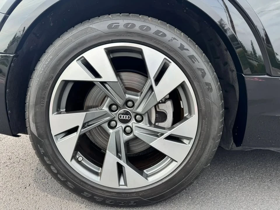 2022 Audi e-tron - Image 19 of 20