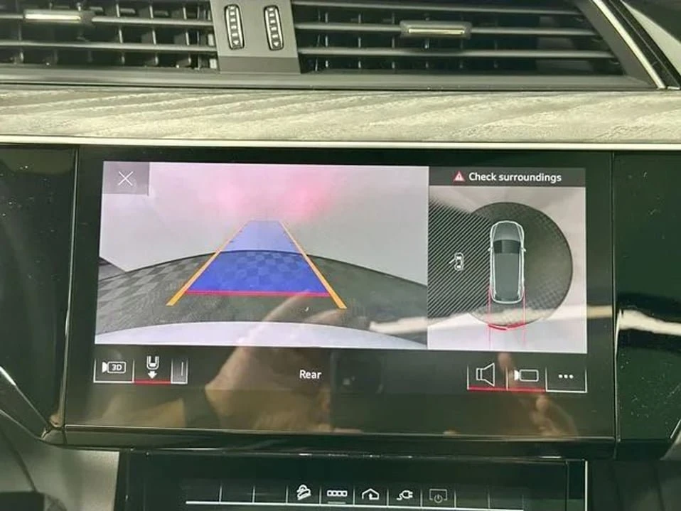2022 Audi e-tron - Image 17 of 20
