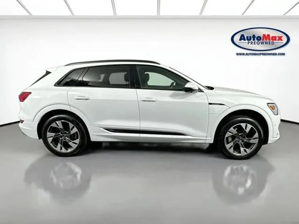 2022 Audi e-tron - Image 8 of 20