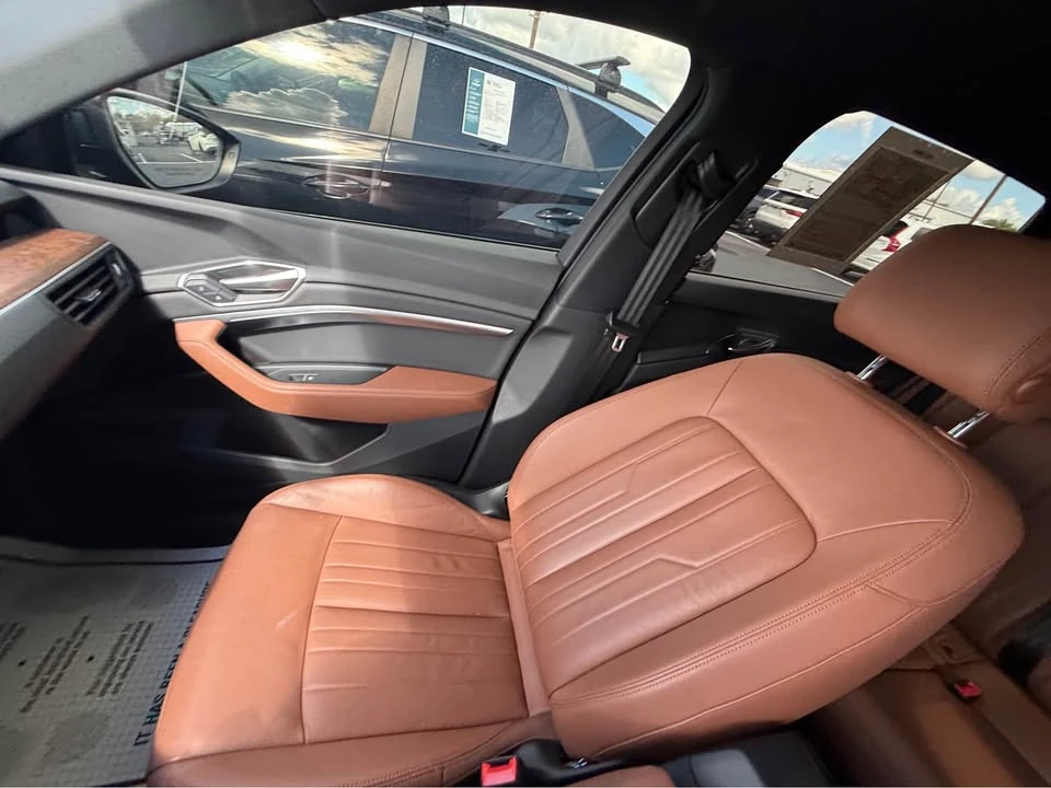 2022 Audi e-tron - Image 9 of 14
