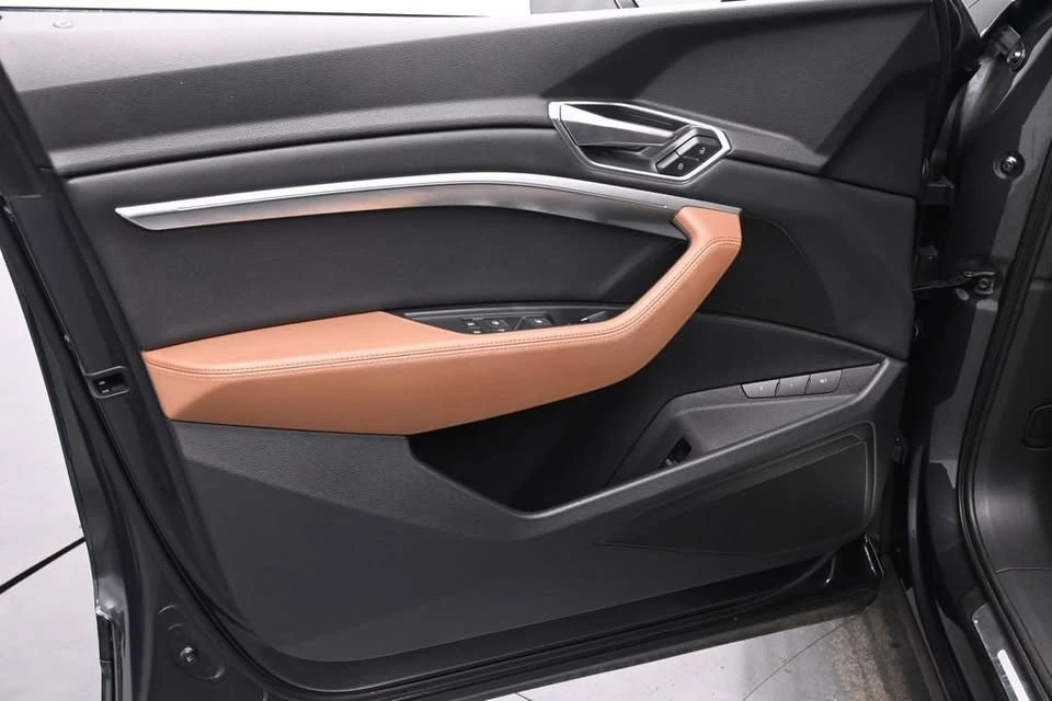 2022 Audi e-tron - Image 9 of 19