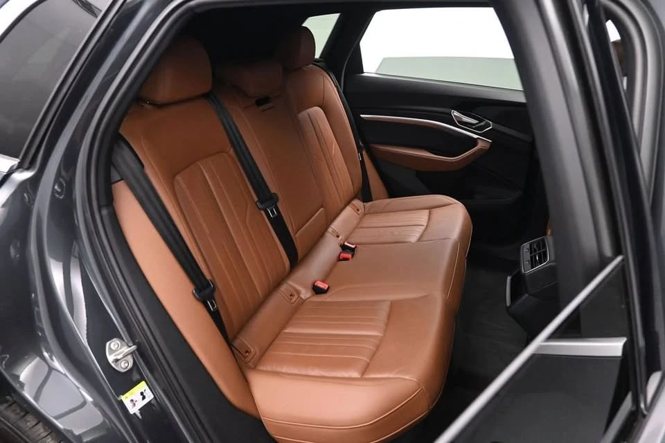 2022 Audi e-tron - Image 18 of 19