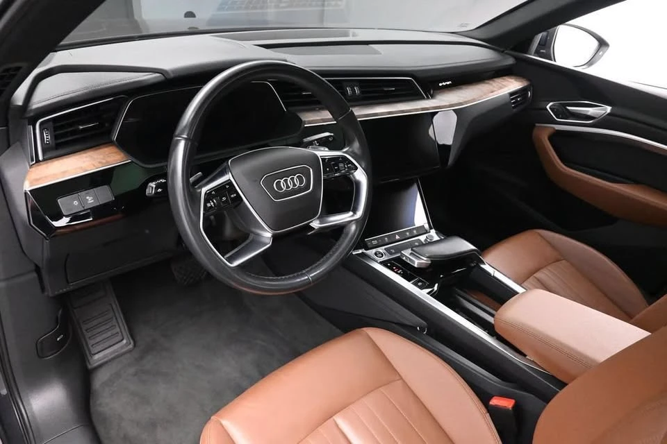 2022 Audi e-tron - Image 10 of 19