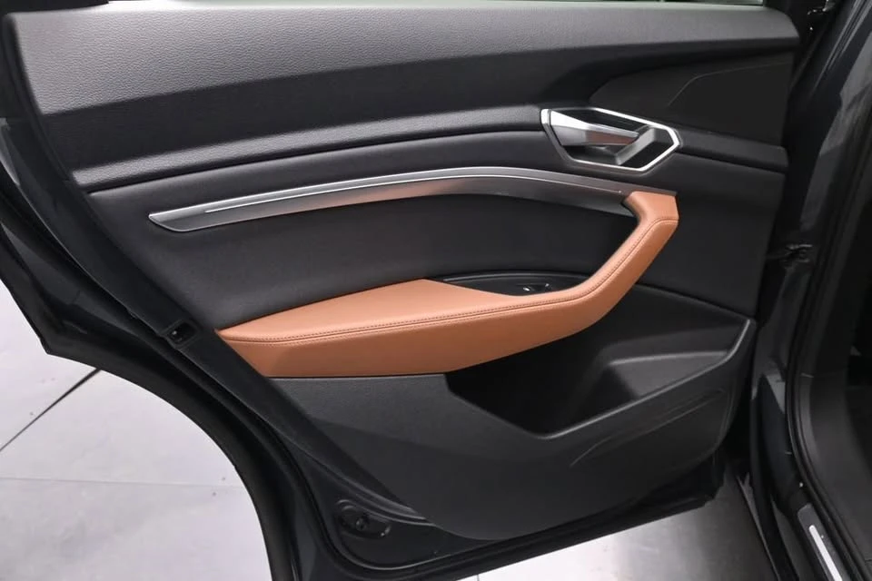 2022 Audi e-tron - Image 13 of 19