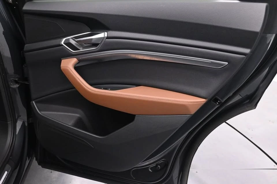 2022 Audi e-tron - Image 16 of 19
