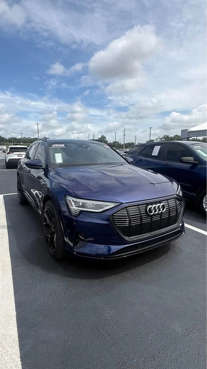 2022 Audi e-tron - Image 2 of 9
